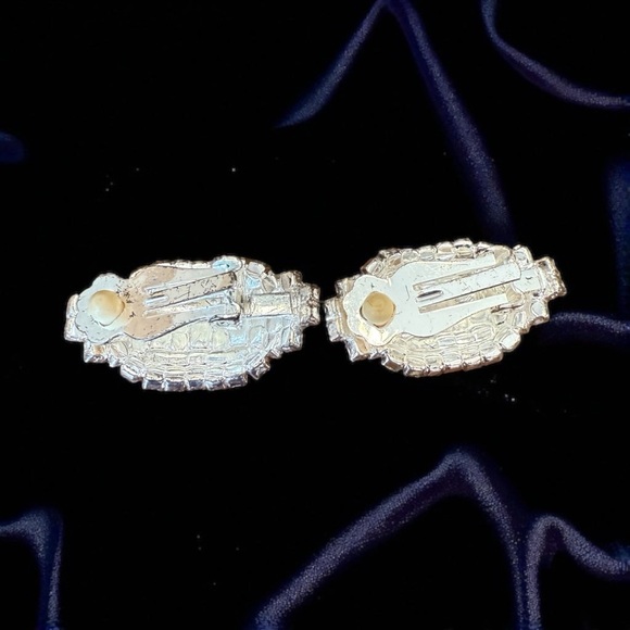 Elegant Silver Crystal Earrings - Picture 5 of 7